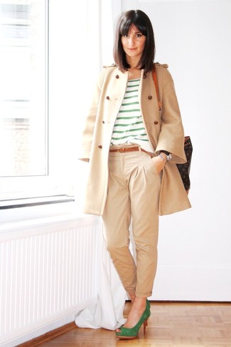 С чем носить мятную футболку женщине