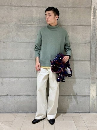 Как носить мятную шерстяную водолазку с черными кожаными ботинками челси мужчине