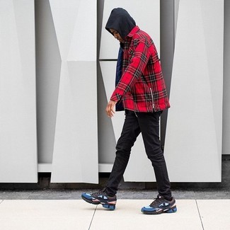 Какой худи носить с разноцветными кроссовками мужчине