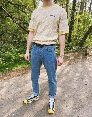 Какие джинсы носить с разноцветными кроссовками мужчине