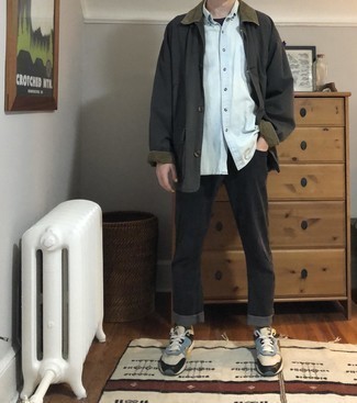 Какие джинсы носить с разноцветными кроссовками мужчине