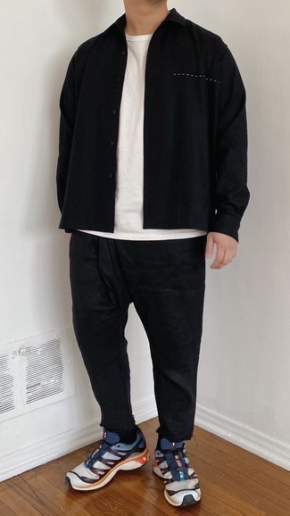 Какие джинсы носить с разноцветными кроссовками мужчине