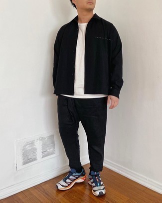 Какие джинсы носить с разноцветными кроссовками мужчине