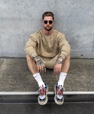 Какие шорты носить с разноцветными кроссовками мужчине