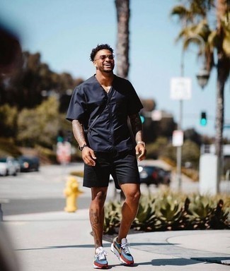 Какие шорты носить с разноцветными кроссовками мужчине