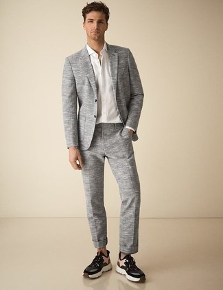 Какие костюмы носить с разноцветными кроссовками