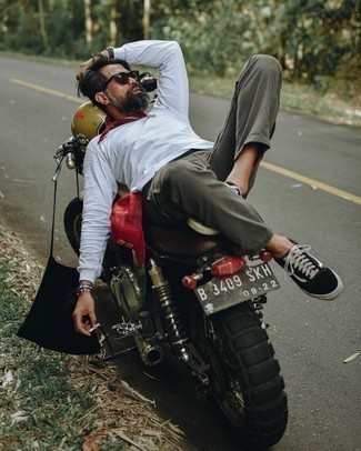 С чем носить разноцветный браслет из бисера мужчине