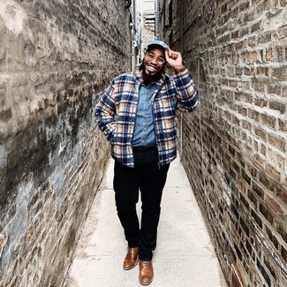 С чем носить разноцветный свитер на молнии в клетку мужчине