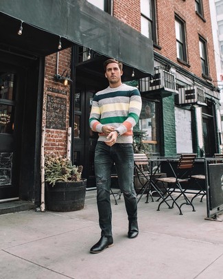 С чем носить разноцветный свитер с круглым вырезом мужчине