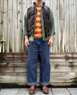 С чем носить разноцветную футболку с круглым вырезом мужчине