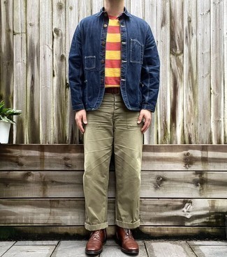 С чем носить разноцветную футболку с круглым вырезом мужчине