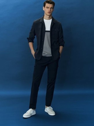 С чем носить разноцветную футболку с круглым вырезом мужчине