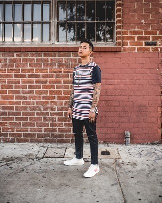 С чем носить разноцветную футболку с круглым вырезом мужчине