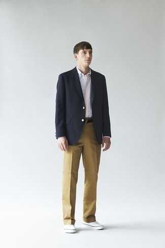 С чем носить разноцветную классическую рубашку мужчине