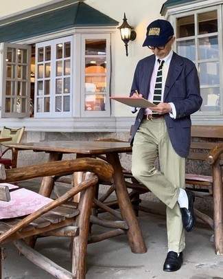 С чем носить разноцветную классическую рубашку мужчине