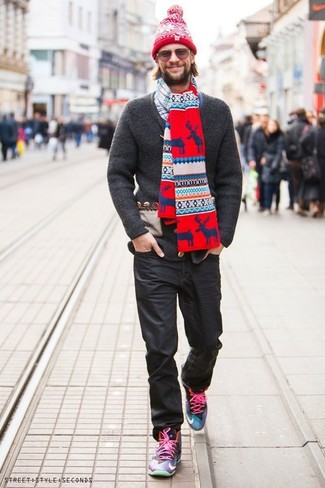 Какие кардиганы носить с разноцветными высокими кедами мужчине