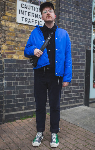 Какие куртки-рубашки носить с разноцветными высокими кедами мужчине