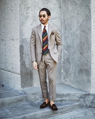 С чем носить разноцветный галстук в горизонтальную полоску мужчине