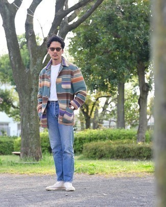 С чем носить разноцветную куртку мужчине