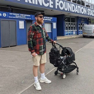 Какие шорты носить с разноцветной рубашкой с длинным рукавом мужчине