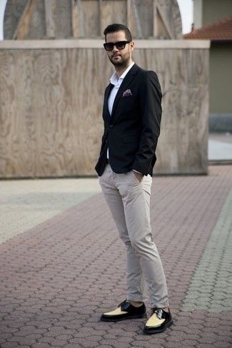 С чем носить разноцветный нагрудный платок с "огурцами"