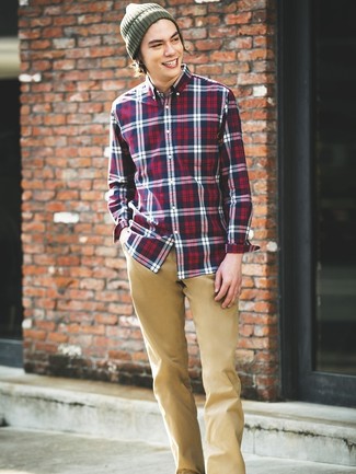 С чем носить разноцветную рубашку с длинным рукавом в шотландскую клетку мужчине