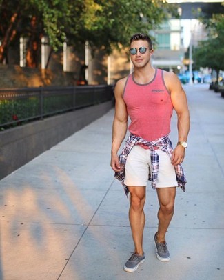 С чем носить разноцветную рубашку с длинным рукавом в шотландскую клетку мужчине