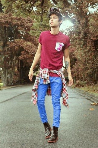 С чем носить разноцветную рубашку с длинным рукавом в шотландскую клетку мужчине