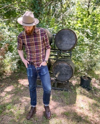 С чем носить разноцветную рубашку с длинным рукавом в шотландскую клетку мужчине