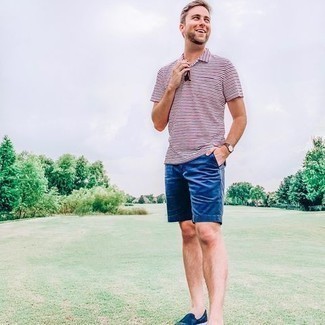 С чем носить разноцветную футболку-поло мужчине