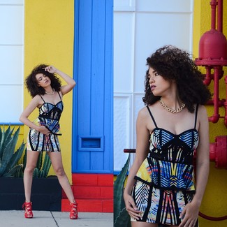 С чем носить разноцветное облегающее платье с принтом