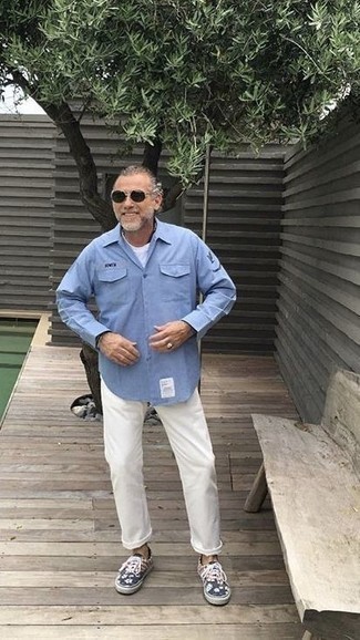 С чем носить разноцветные низкие кеды из плотной ткани с принтом мужчине