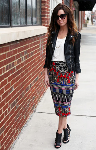 С чем носить разноцветную юбку-карандаш с принтом