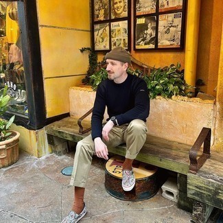 С чем носить разноцветные слипоны с принтом мужчине