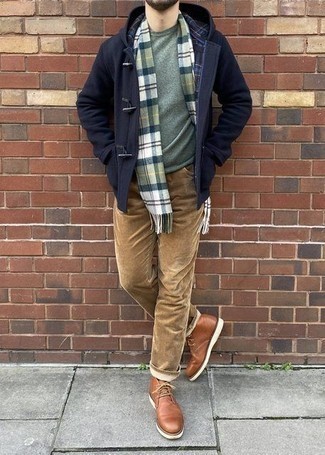 С чем носить разноцветный шарф мужчине