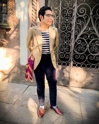 С чем носить разноцветный шарф мужчине