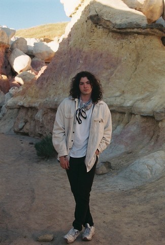 С чем носить разноцветный шарф мужчине