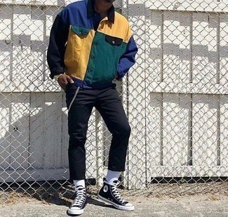 Как носить разноцветную куртку-рубашку с черными брюками чинос