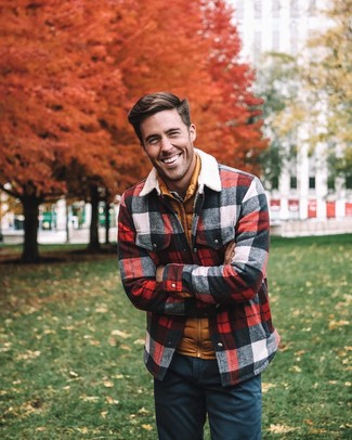 С чем носить разноцветную куртку-рубашку мужчине
