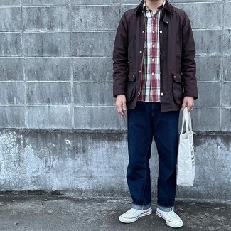 Какие джинсы носить с разноцветной рубашкой с коротким рукавом мужчине