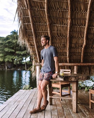 С чем носить разноцветные шорты мужчине