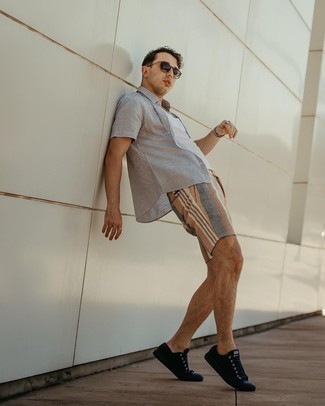 С чем носить разноцветные шорты мужчине