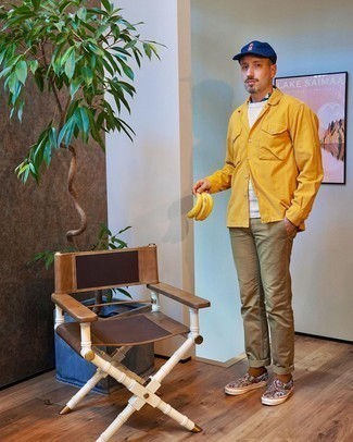 С чем носить разноцветные кеды мужчине