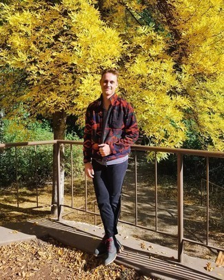 С чем носить разноцветный свитер мужчине