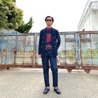 С чем носить разноцветную футболку мужчине