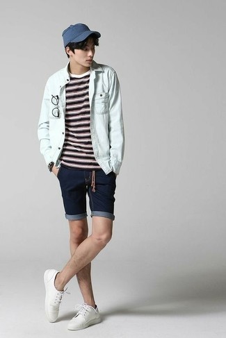 С чем носить разноцветную футболку мужчине