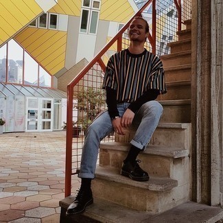 С чем носить разноцветную футболку мужчине