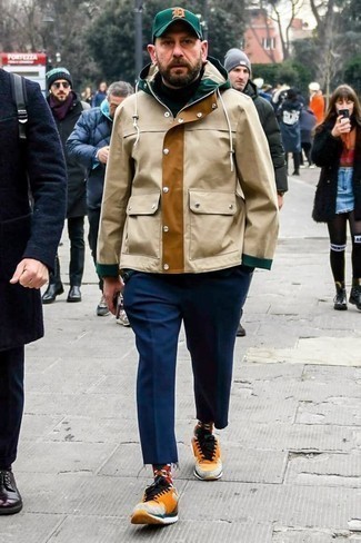 Какие водолазки носить с горчичными кроссовками мужчине