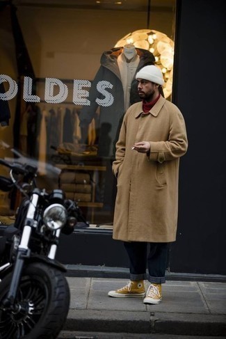 С чем носить горчичные высокие кеды из плотной ткани мужчине