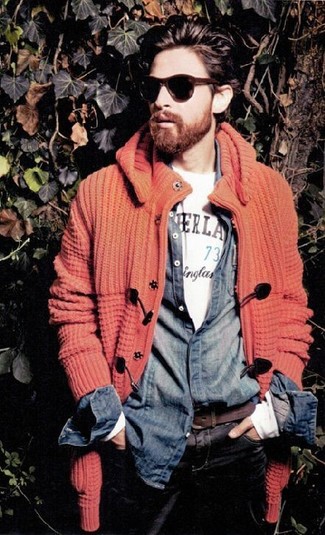 Какие джинсы носить с горчичным кардиганом мужчине